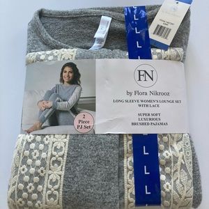 Women’s lounge set, long sleeve super softy with lace detail, size L